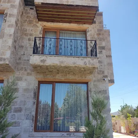 Fiesta Stone House فندق